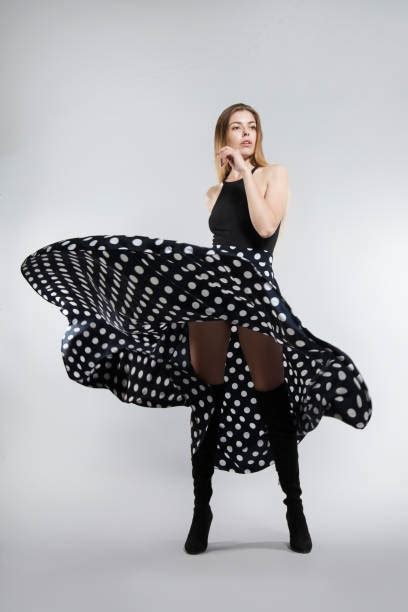 Skirt Flying Prank 的图像结果