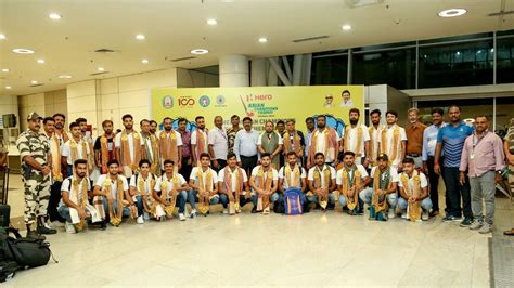 Indian Hockey Fans Troll Pakistan Players After Team's Arrival In ...