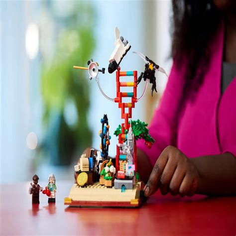 Lego 21355 Ideas The Evolution of STEM (879 Pieces) — Toycra