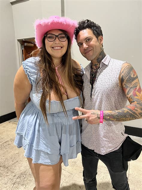 TW Pornstars - Fit Sid. Twitter. I look like a kid in a candy store 😜🍬 @thesmallhands_ is. 8:32 ...