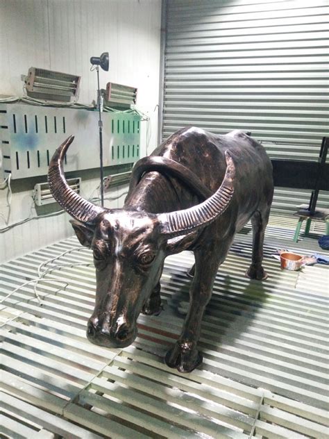 永保“牛市”的玻璃钢风水牛雕塑华尔街铜牛雕像_美陈艺术雕塑-站酷ZCOOL