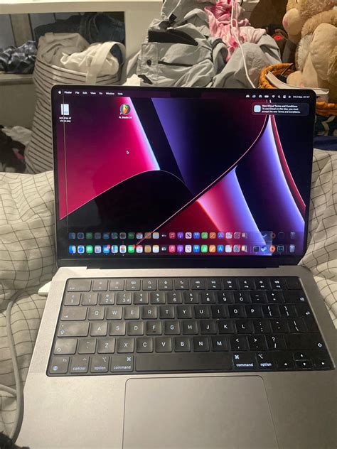 Macbook pro screen flashing : r/macbookpro