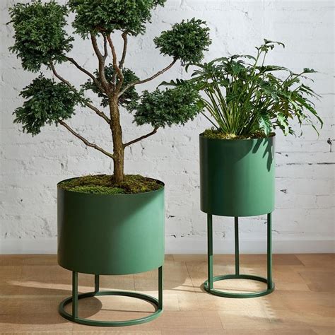 Streamline Round Metal Indoor/Outdoor Planters