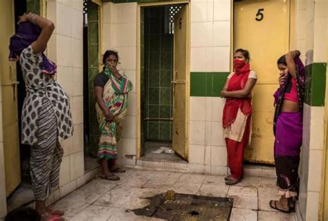 实拍：印度露天厕所与中国厕所的差距 - 每日头条