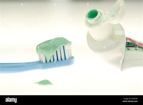 Toothbrush and Toothpaste 的图像结果