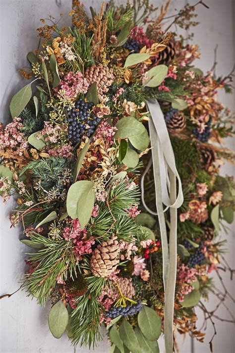 15 DIY Winter Wreath Ideas To Make With Finds From The Garden ...
