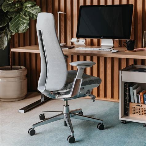 Haworth Fern vs Zody Office Chair showdown - What makes the 200 ...