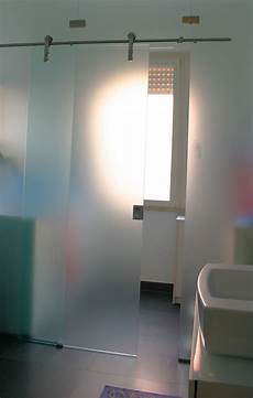 porte in vetro temperato porta con sistema scorrevole in vetro satinato temperato porte in vetro temperato porta con sistema scorrevole in vetro satinato temperato