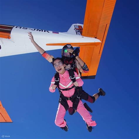 Parachuting View 的图像结果