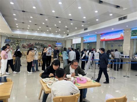 “五一”假期扬州市政府食堂向游客开放 服务超1300人次 四菜一汤套餐价格低于30元_腾讯新闻