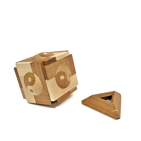 pod Karakuri box by Hideaki Kawashima | MA by So Shi Te Puzzle box ...