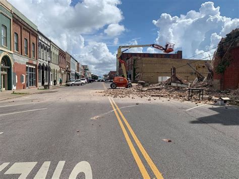 Demolition goes wrong on Front Street