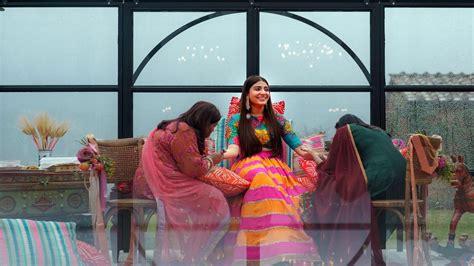 Revisit the gorgeous wedding of Virat Kohli and Anushka Sharma with us ...