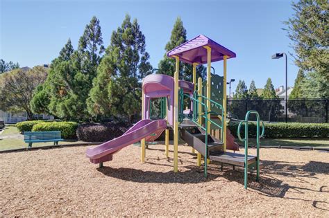 IMT Stoneleigh at Deerfield | Explore Pet Friendly Apartments For Rent