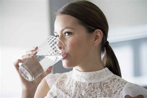 Does Drinking Water Help Chest Congestion? | 2bstronger.com