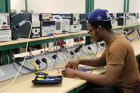 Electronic and Electrical Engineering - University of Huddersfield