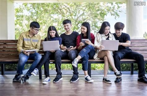 聚焦2021毕业生就业：平均月薪多少？什么行业最受欢迎？_手机新浪网