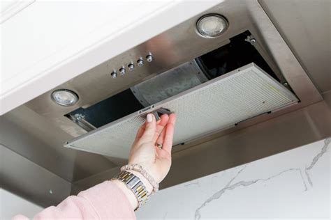 How To Clean Your Greasy Range Hood Filter (Simple Tips) - DIY Playbook
