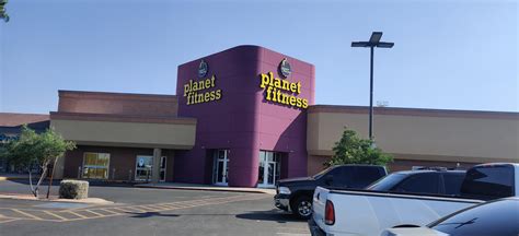 Planet Fitness in a former Circuit City. Phoenix, AZ : r/NotFoolingAnybody