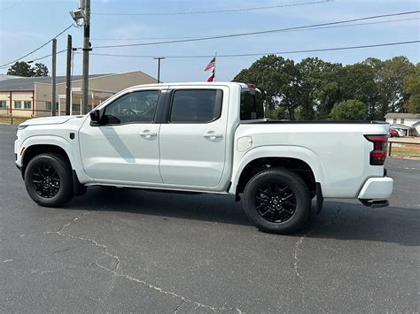 2026 Nissan® Frontier SV 4X4 CC-SB Auto at Pete Mankins Nissan