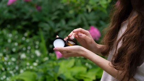 Top Perfume Trends in India: Why Solid Perfumes are the Future – UniCologne