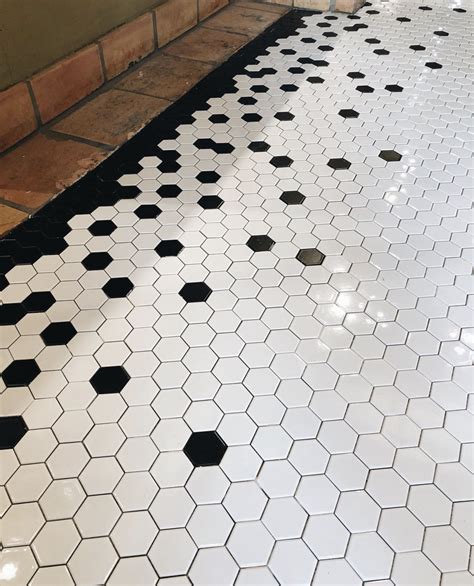 How to stencil a floor with a hexagon penny tile pattern – Artofit