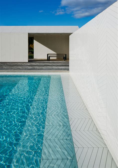 4 Unconventional Swimming Pool Tiles Designs We're Loving ...