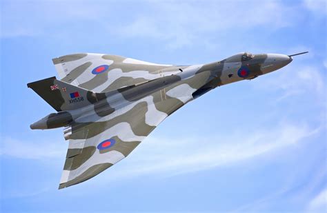 RAF Avro Vulcan B.2 in flight S/N XH558 | A Military Photo & Video Website