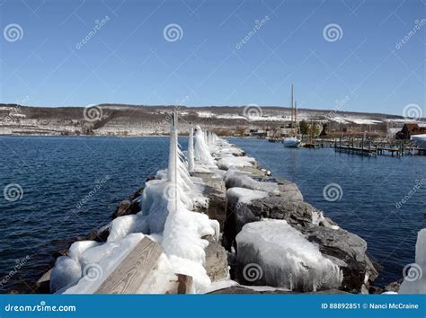 Winter on Seneca Lake from the Rock Pier Stock Image - Image of showing, long: 88892851