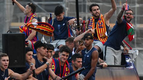 WATCH: Barcelona duo entertain team-mates with spectacular falls during ...