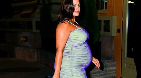 Ashley Graham Reveals Acupuncture Has Helped Her Through Pregnancy