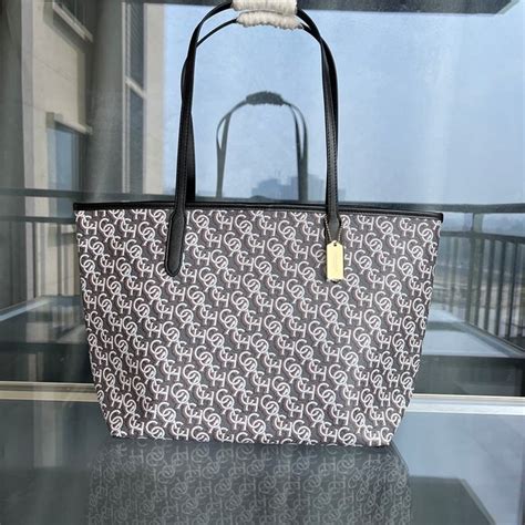 Louis Vuitton Neverfull pochette MM