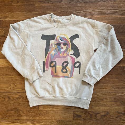 1989 Taylor Swift Medium White Sweater - Gem