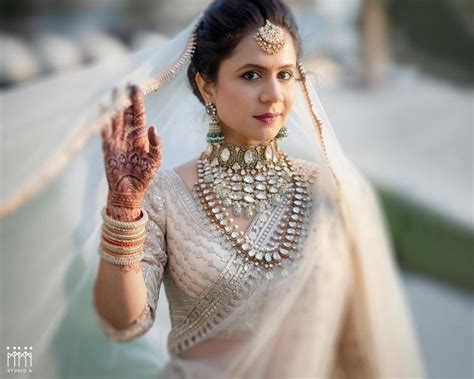112 Stunning Saree Poses to Elevate Your Photoshoot Game