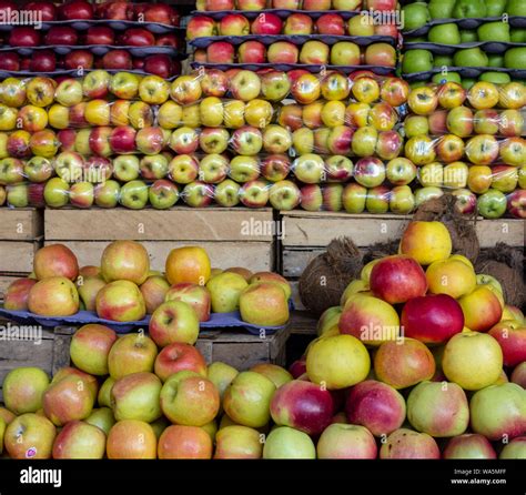 Apples for sale at a market in Amsterdam Stock Photo - Alamy