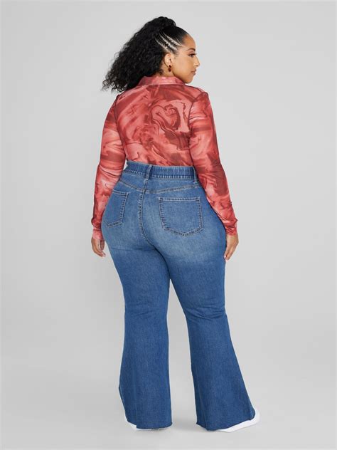 Plus Size High Rise Curvy Fit Flare Jeans | Fashion to Figure