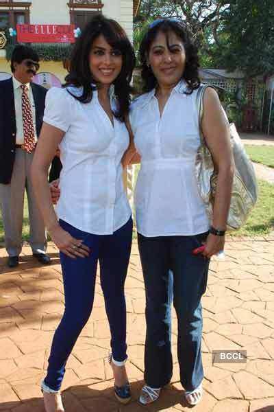 Delna and Cyrus Poonawalla at Elle Race show at Mahalaxmi Race Course ...