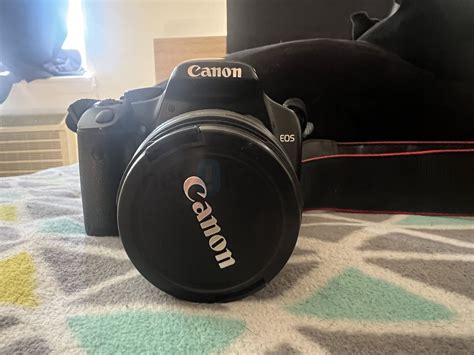 Canon EOS Rebel XSi / 450D 12.2MP Digital SLR Camera