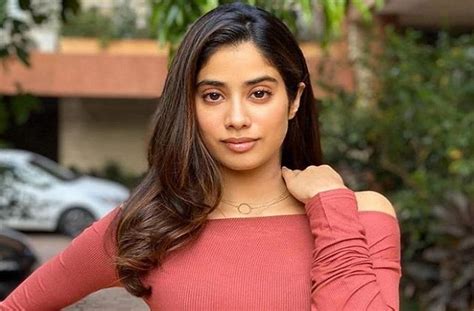 Janhvi Kapoor का ब्यूटी सीक्रेट है किचन में पड़ा ये बासी सामान ...