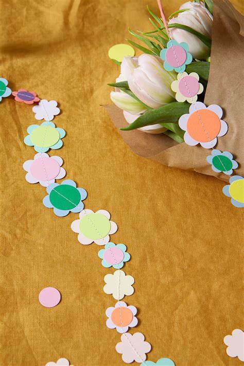 Oh Sunny Day! So nähst du eine schnelle Blumen Girlande aus Papier