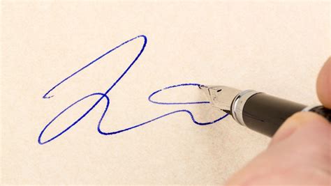 在「填写节点」或「审批节点」的「高级设置」开启「手写签名」