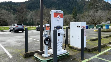 Wolf Creek Inn & Tavern | Wolf Creek, OR | EV Station