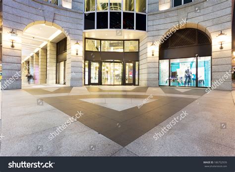 Mall Front View 的图像结果