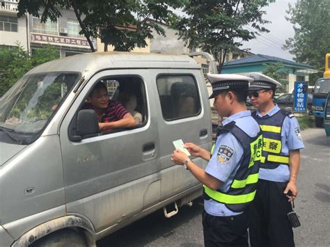 电动车不戴头盔处罚首日 南京交警半天查了513起_腾讯新闻