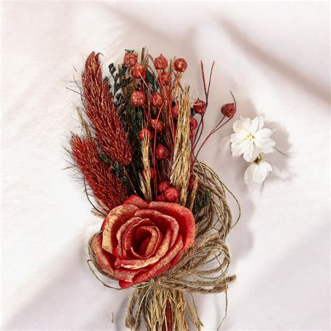 Red floral bunch for Gifting – Natriel