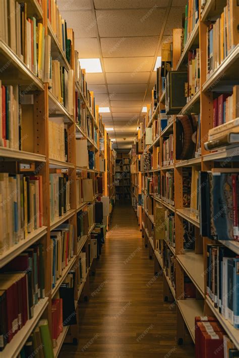 A library with shelves of books and a wooden floor | Premium Photo
