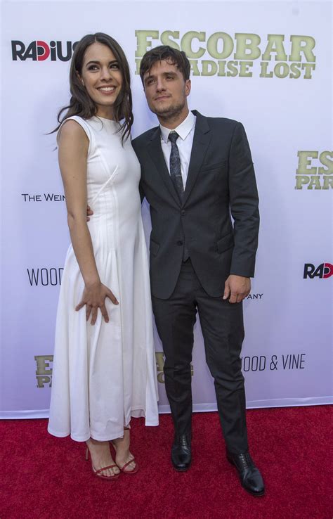 Does Josh Hutcherson Have A Girlfriend