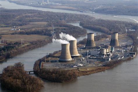 Infamous Three Mile Island Is Latest Casualty of Shale Boom - Bloomberg