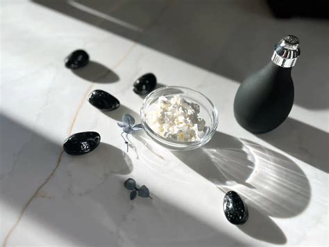 Easy DIY Dry Shampoo Recipe With Cornstarch