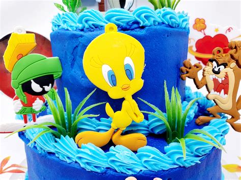Buy Looney Tunes Cake Topper Birthday Cake Set Featuring Bugs Bunny ...